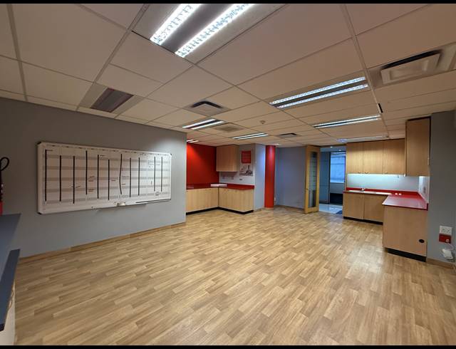688M² OFFICE TO LET IN PARKTOWN